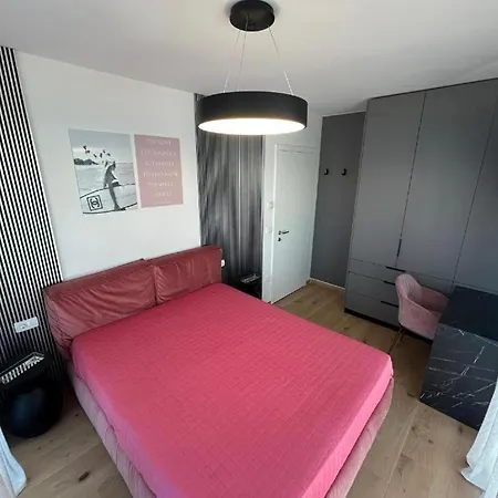 Villa Luciana, Modern With A Pool, Summer Kitchen And Tablet Tennis, Close To The And The Sea, Umago