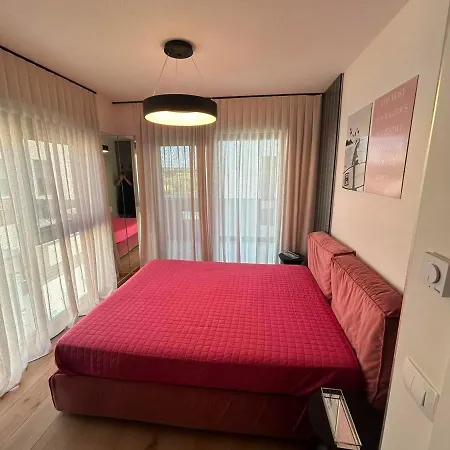 Villa Luciana, Modern With A Pool, Summer Kitchen And Tablet Tennis, Close To The And The Sea,